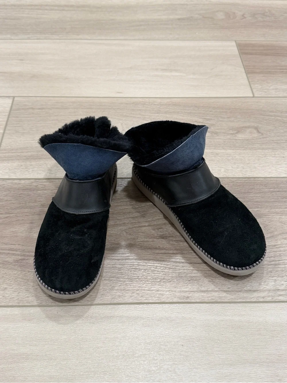 OLUKAI Women’s Size 8 ku'i slipper in black/blue